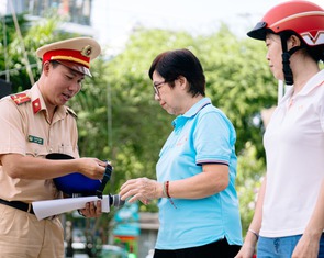 Đổi giấy phép lái xe sang thẻ PET để tránh lừa đảo nộp phạt