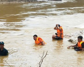 Nam công nhân bị lũ cuốn, một tuần sau vẫn chưa tìm thấy
