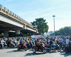 Nửa tiếng đi chưa hết 3km, khổ sở mỗi sáng trên quốc lộ 13 qua cầu Bình Triệu 2