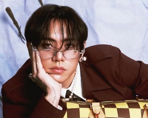 Rapper Hàn Quốc vừa biểu diễn ở Hà Nội tháng 8 lên tiếng bóc phốt nội bộ
