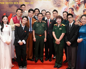 Bộ trưởng Quốc phòng tặng bằng khen cho ê kíp Mưa đỏ