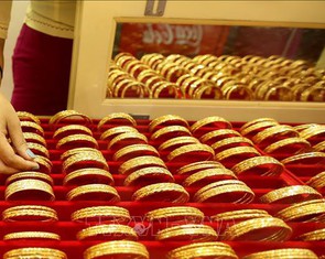 Tin tức sáng 9-10: Vàng có tỉ suất lợi nhuận đầu tư cao vượt đất nền?