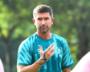 HLV Harry Kewell muốn đem lại bản sắc riêng cho CLB Hà Nội