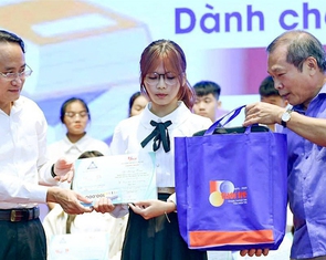 'Sẽ gọi ngay cho mẹ, đúng là học bổng Tiếp sức đến trường chứ không phải... lừa đảo'