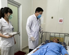 Bác sĩ Chợ Rẫy hỗ trợ cứu sống hai bệnh nhân đột quỵ nhồi máu não cấp ở Phú Quốc