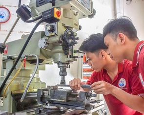 Tìm kiếm mô hình đào tạo lao động kỹ thuật có trình độ