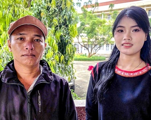 'Tôi vào coi con nhận học bổng được không?'