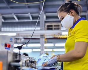 Tăng lương tối thiểu vùng ở nhiều xã phường của TP.HCM từ 1-1-2026