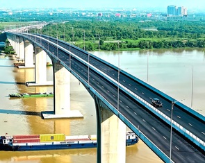 Người dân TP.HCM chờ đường vượt biển, đường ven sông, metro nối sân bay