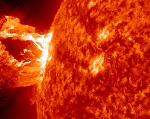 Mỹ cảnh báo bão Mặt trời cực mạnh gây gián đoạn liên lạc, đe dọa các chuyến bay