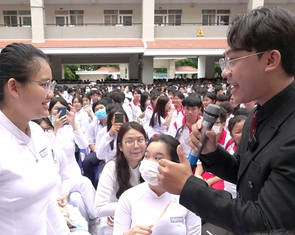 Cách ngăn bạo lực học đường: Giúp học trò thôi nói xấu nhau