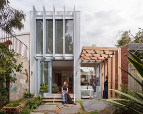 Nhân đôi không gian sống cho ngôi nhà một tầng tối tăm