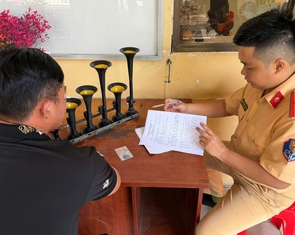 Tài xế xe tải thích chơi nổi trên TikTok với dàn còi hơi inh tai, vừa mất tiền phạt vừa mất còi