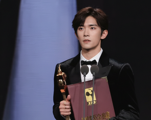 Dịch Dương Thiên Tỉ làm nên kỳ tích, trở thành Ảnh đế trẻ nhất lịch sử Kim Kê