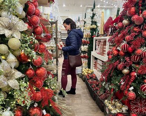 Thuế khiến Giáng sinh ở Mỹ có thể thiếu đồ trang trí và giá tăng cao