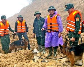 Mưa lớn, tạm dừng tìm kiếm 3 nạn nhân vụ sạt lở kinh hoàng tại Đà Nẵng