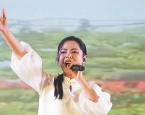 Khán giả 'cháy' hết mình dù trời mưa lớn đêm gala Việt Nam Xanh 2025