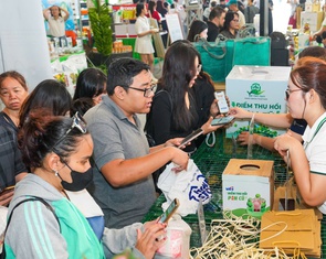 Hàng chục ngàn lượt khách ‘phủ xanh’ Ngày hội Việt Nam Xanh