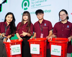 Du khách Đức ghé Ngày hội Việt Nam Xanh: Hãy bắt đầu thay đổi thói quen