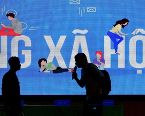 Học sinh cấp 3 thêm kiến thức từ phiên tòa giả định về bạo lực học đường trên mạng