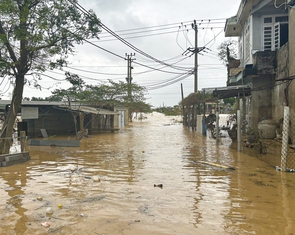 Hơn một tháng, vùng rốn lũ ven sông Vu Gia ở Đà Nẵng ngập 4-5 lần