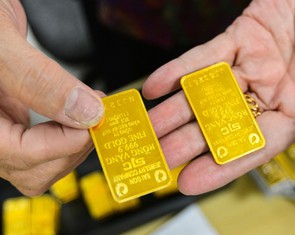 Giá vàng miếng SJC cao hơn giá vàng thế giới đến 20,6 triệu đồng/lượng