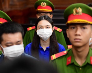 Tổng giám đốc Công ty Sen Vàng vắng mặt tại phiên tòa xét xử hoa hậu Thùy Tiên