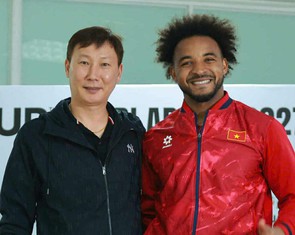 Xuân Son: 'Đồng đội nhường tôi đá phạt đền'