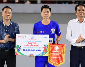 Nguyễn Anh Sơn giành danh hiệu Cầu thủ xuất sắc nhất Giải bóng đá công nhân, viên chức Việt Nam 2025