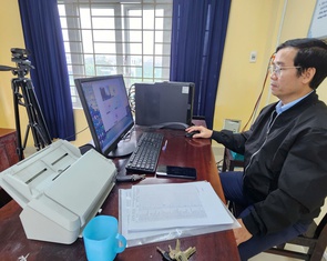 Trường vùng ngập lụt ở Huế đón 20-11 online