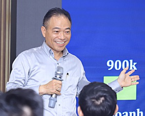 Nhớ bụi phấn trên mái tóc thầy cô - Kỳ 3: 'Người đưa đò' thanh niên Việt sang xứ Phù Tang