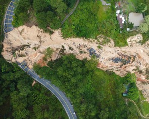 Cận cảnh đèo Mimosa Đà Lạt bị đứt gãy hoàn toàn do sạt lở