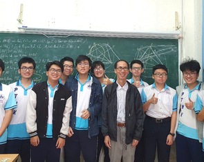 Nhớ bụi phấn trên mái tóc thầy cô - Kỳ 4: 'Mỗi lần gặp học trò tôi cũng lo chứ'