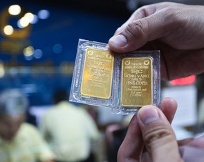 Giá vàng miếng SJC về dưới 150 triệu đồng/lượng