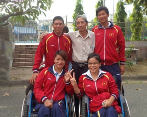 Nhớ bụi phấn trên mái tóc thầy cô - Kỳ 7: Người thầy đặc biệt của kình ngư Sa Ri