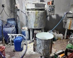 Cảnh báo: Mỹ phẩm giả đang 'cày' da mặt người dùng