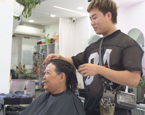 Cuộc thi Lan tỏa năng lượng tích cực 2025: Tiệm cắt tóc thu phí bằng nụ cười