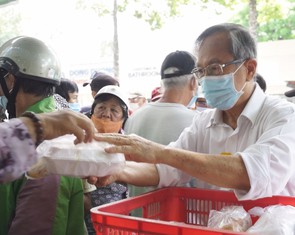 Cuộc thi Lan tỏa năng lượng tích cực 2025: Ông giáo 10 năm với những suất cơm nghĩa tình