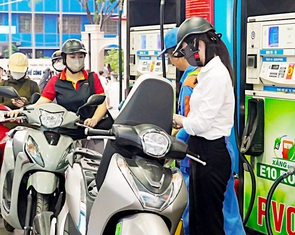Bắt buộc dùng xăng E10 từ tháng 6-2026, Phó thủ tướng yêu cầu giám sát chất lượng