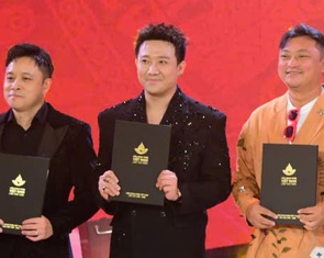 Trấn Thành chúc mừng 'Mưa đỏ', các Bông sen bạc và đặc biệt là đạo diễn của 'Tử chiến trên không'