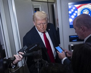 Đan Mạch lập ca trực đêm theo dõi phát ngôn của Tổng thống Trump