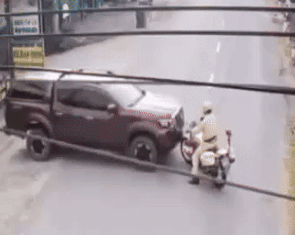 Xe bán tải tông xe đặc chủng: Tạm giữ tài xế 20 tuổi dùng biển số giả