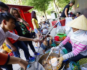 Cần có Luật vỉa hè