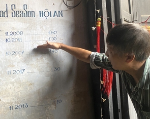 Những mốc lũ lụt xót xa