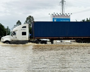 Quốc lộ 1 qua Đà Nẵng bị ngập, nhiều xã miền núi bị sạt lở, chia cắt đường