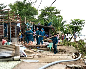 Người dân cù lao Ông Hổ, An Giang tất bật 'chạy sạt lở'