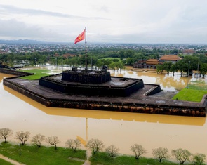 Toàn cảnh trận lũ thứ 3 trong vòng 1 tuần bủa vây Huế
nhìn từ trên cao