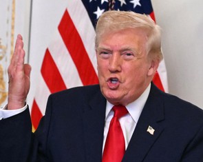 Ông Trump cảnh báo 'đóng cửa hoàn toàn' không phận Venezuela