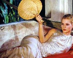 Siêu mẫu Kate Moss chụp ảnh ở Việt Nam gần 30 năm trước, người xem hôm nay vẫn trầm trồ