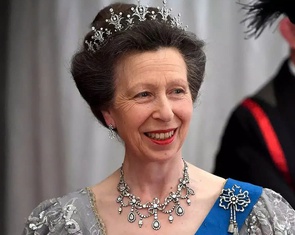 Xu hướng thời trang mùa thu lấy cảm hứng từ Công chúa Anne